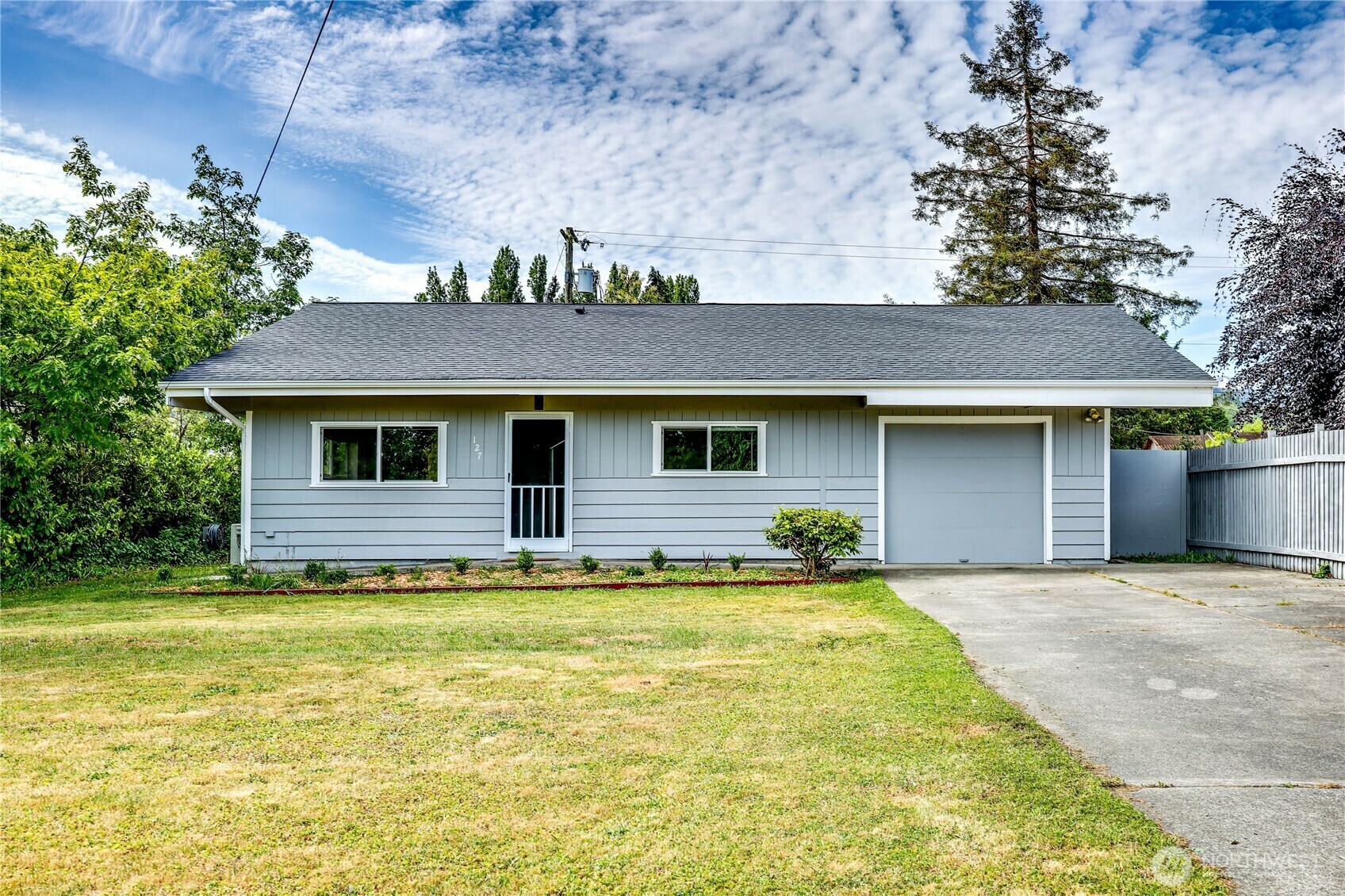 Property Photo: 127 W Hammond Street 1/2 WA 98382
