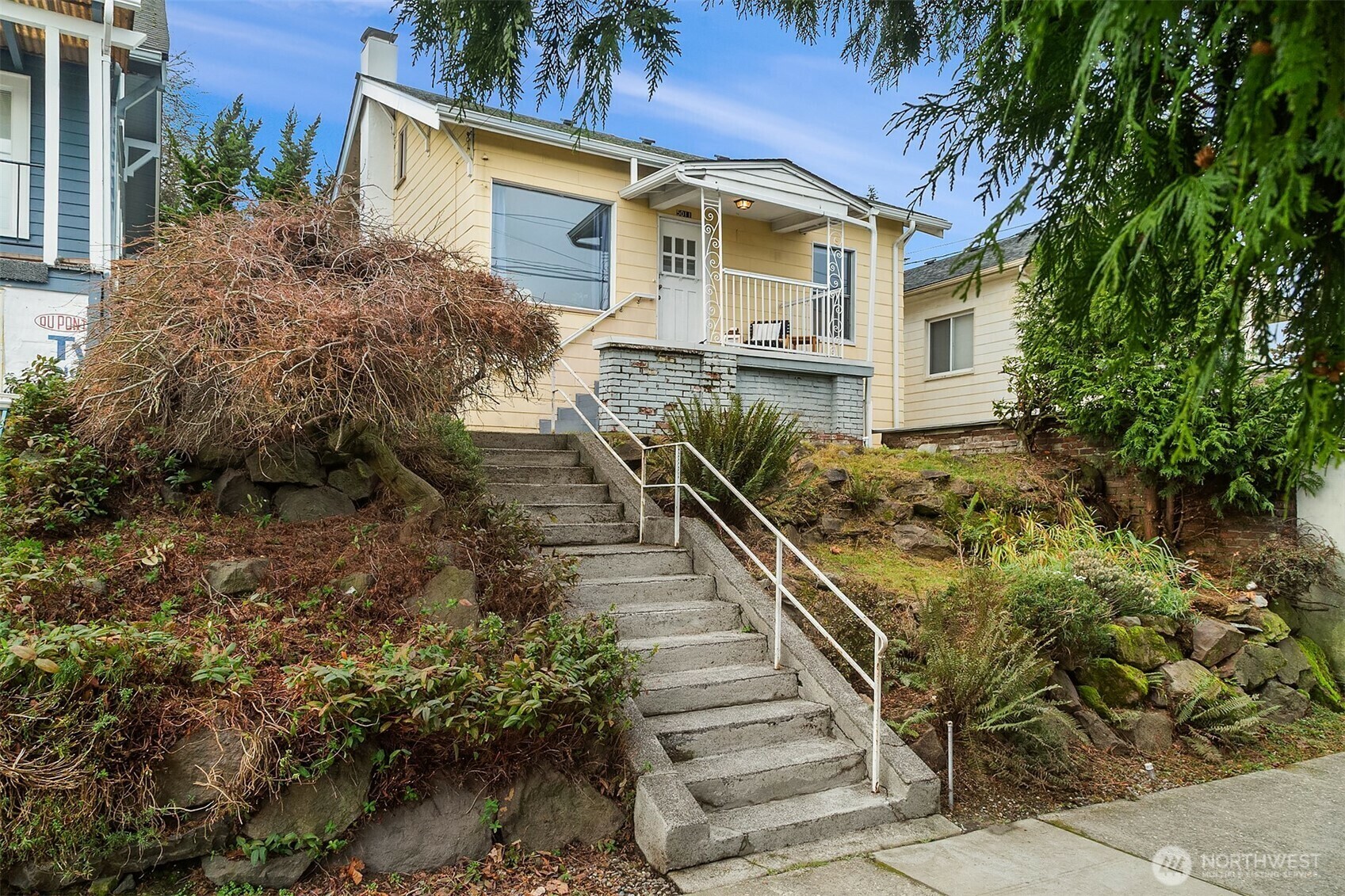 Property Photo: 5011 5th Avenue NE WA 98105