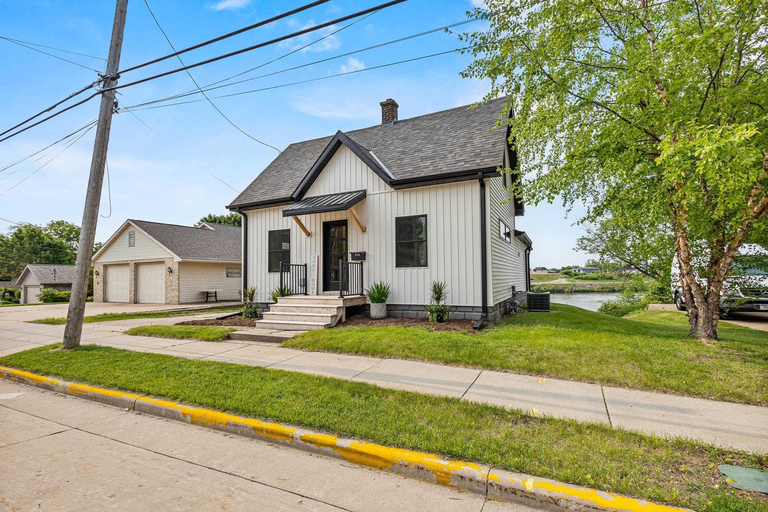 Property Photo: 813 W Main Street WI 54140