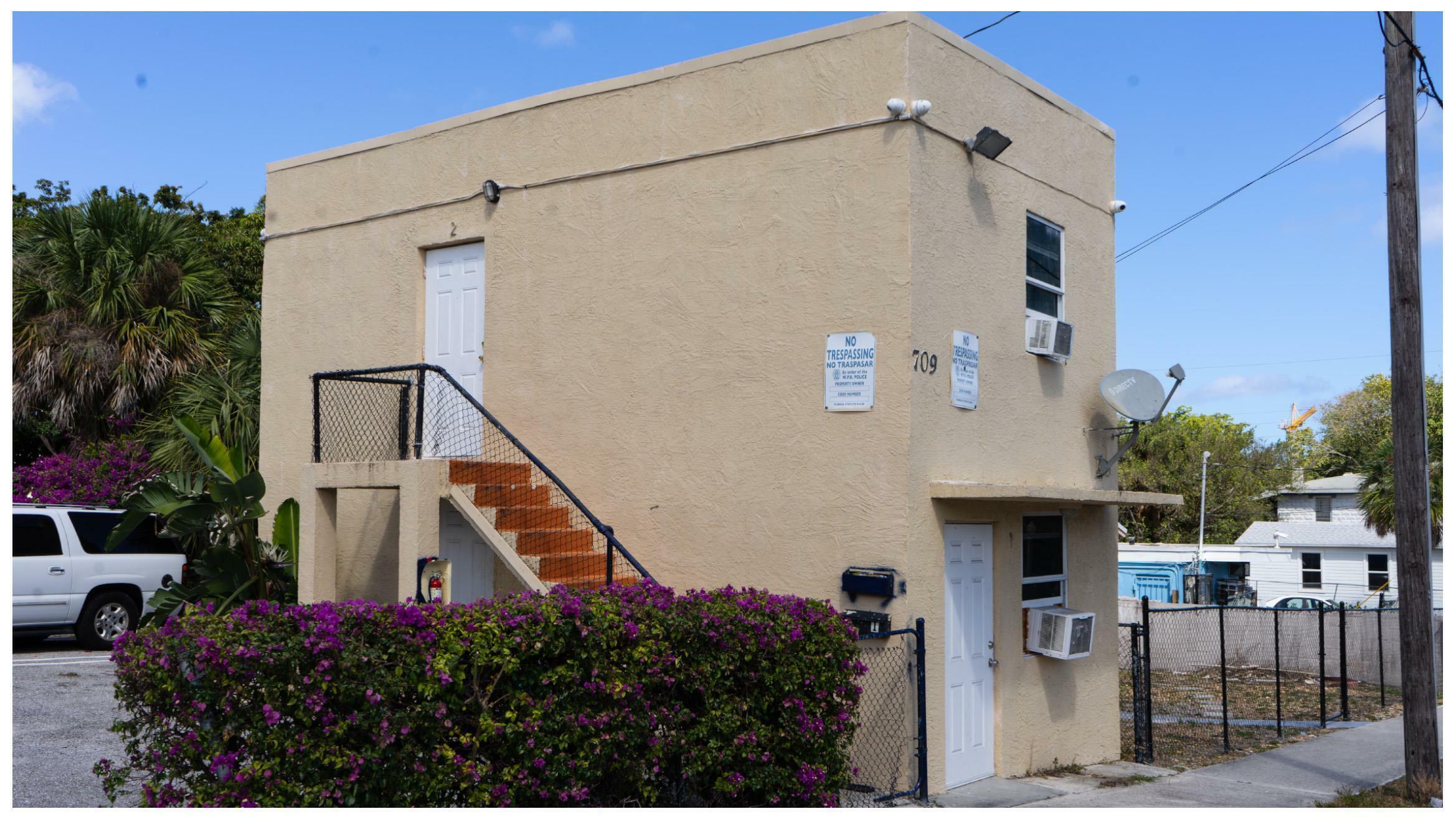 Property Photo: 709 6th Street 1 FL 33401
