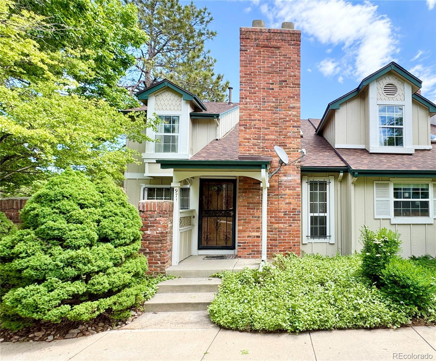 Property Photo: 971 S Evanston Circle CO 80012