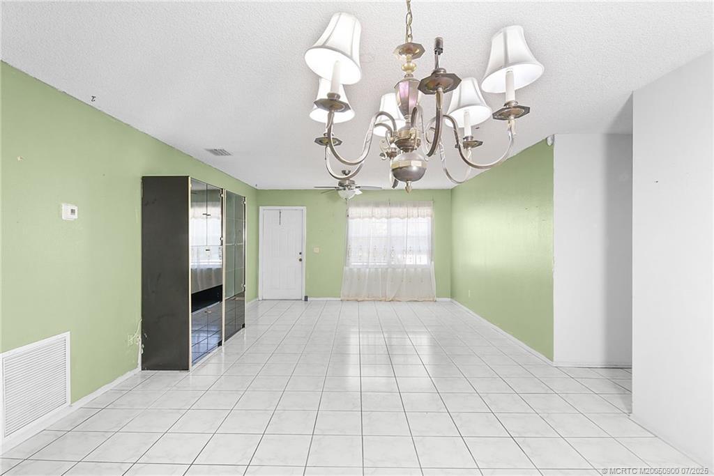 Property Photo: 2431 SE Robin Circle FL 34952