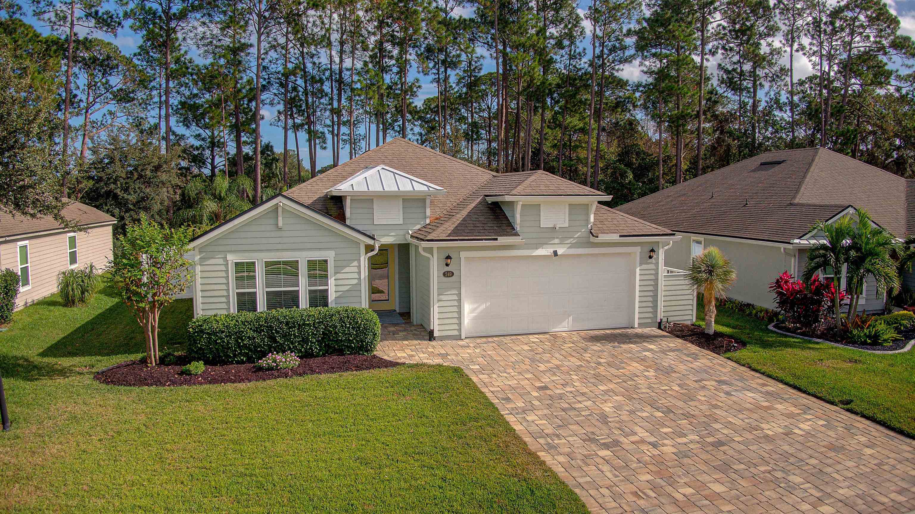 Property Photo: 249 Lost Lake Dr FL 32086
