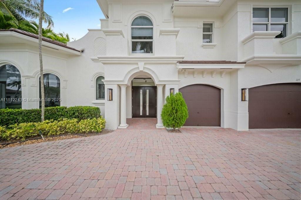 Property Photo: 127 Swan Ave FL 33324