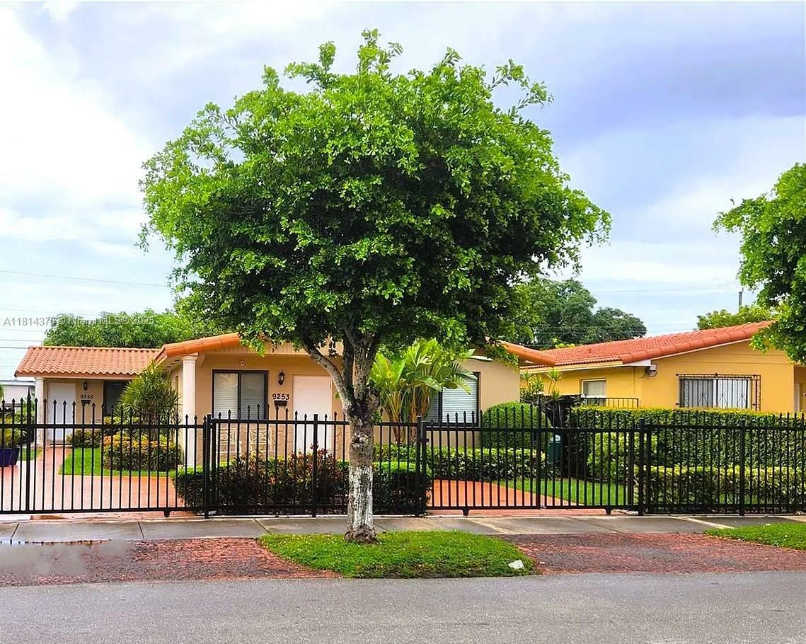 Property Photo: 9253 SW 39th St 9253 FL 33165