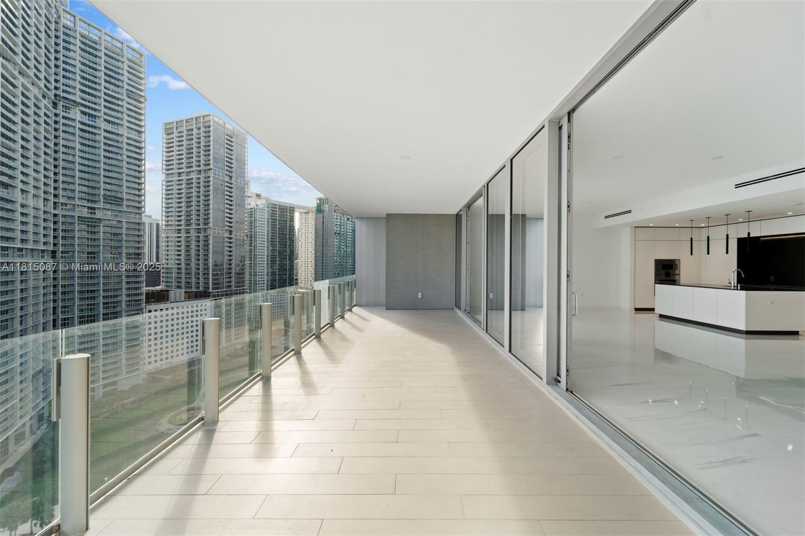 Property Photo: 300 Biscayne Blvd Way 2002 FL 33131