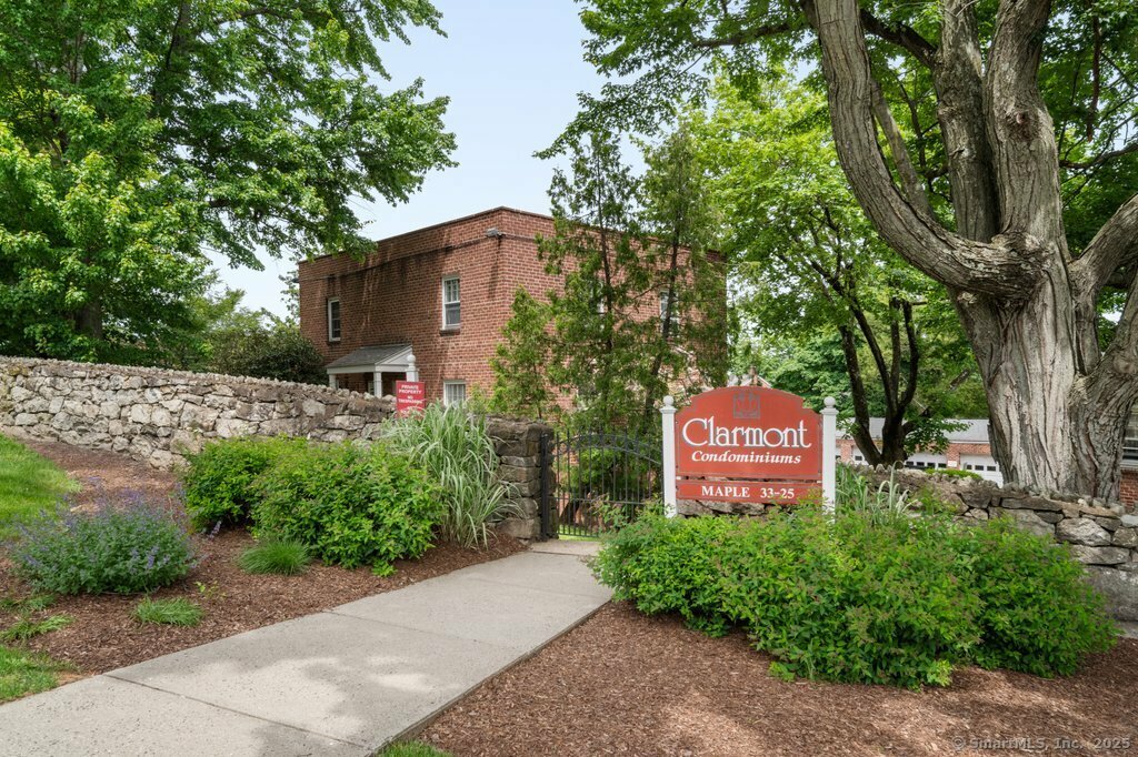 Property Photo: 10 Clarmore Drive Apt 1A CT 06850