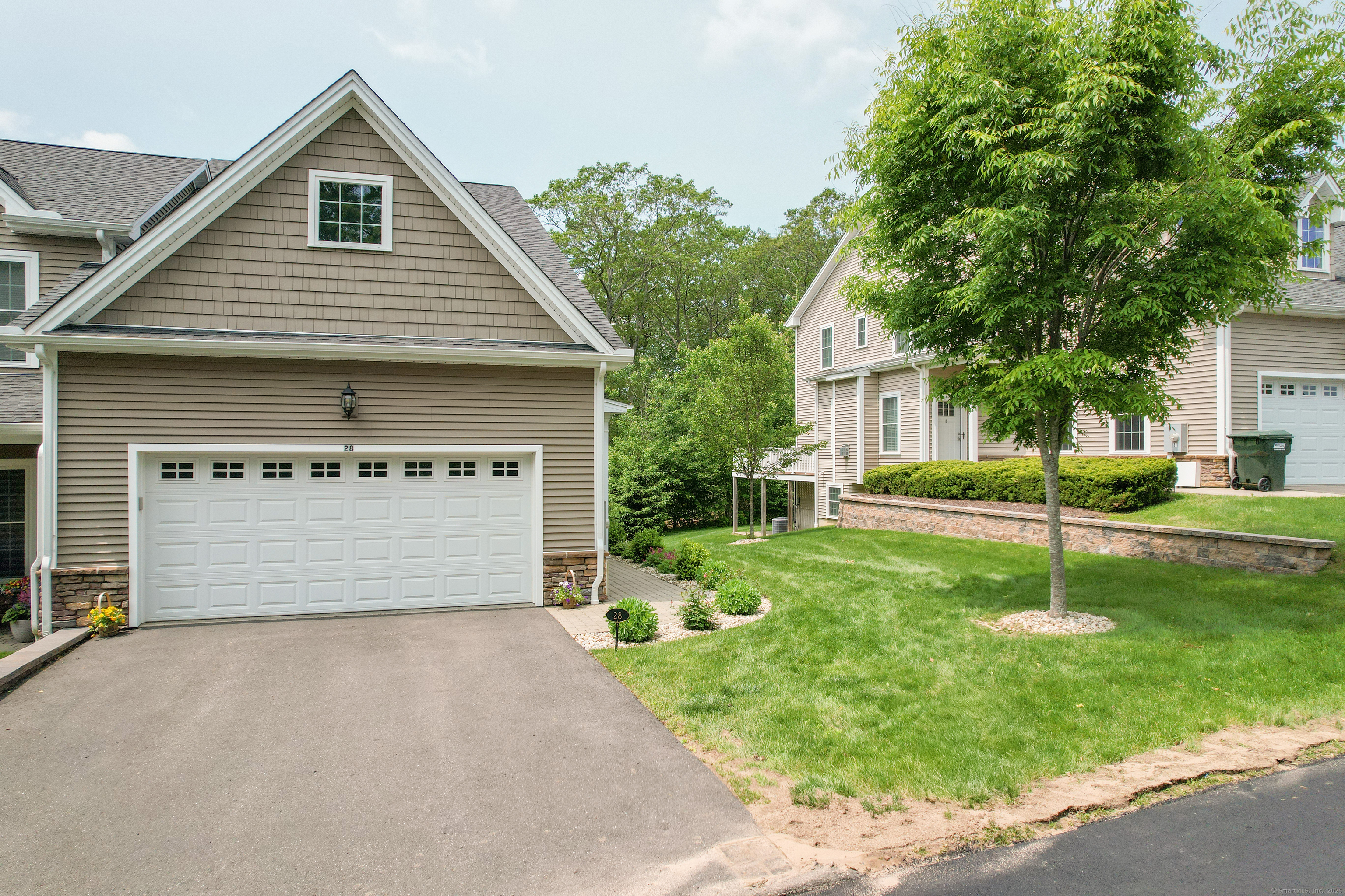 Property Photo:  28 Brookview Circle 28  CT 06010 