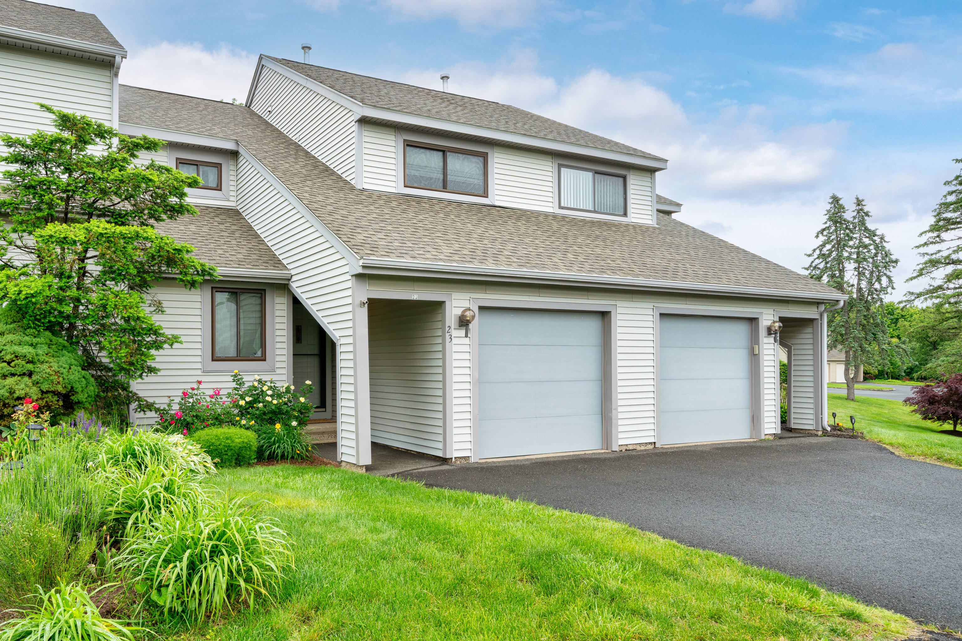 Property Photo: 23 Highcrest Drive 23 CT 06067