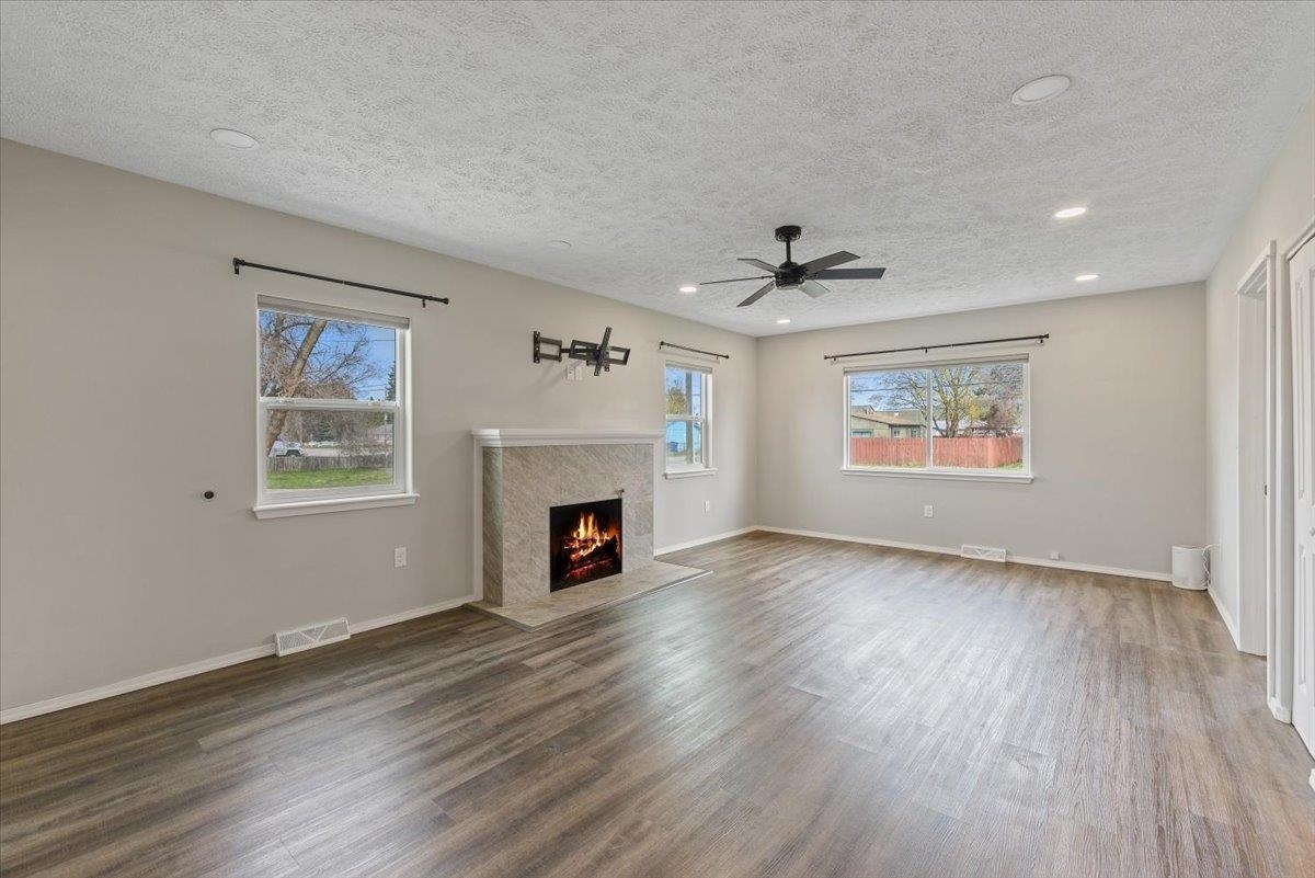 Property Photo: 10 S Greenacres Ave WA 99016