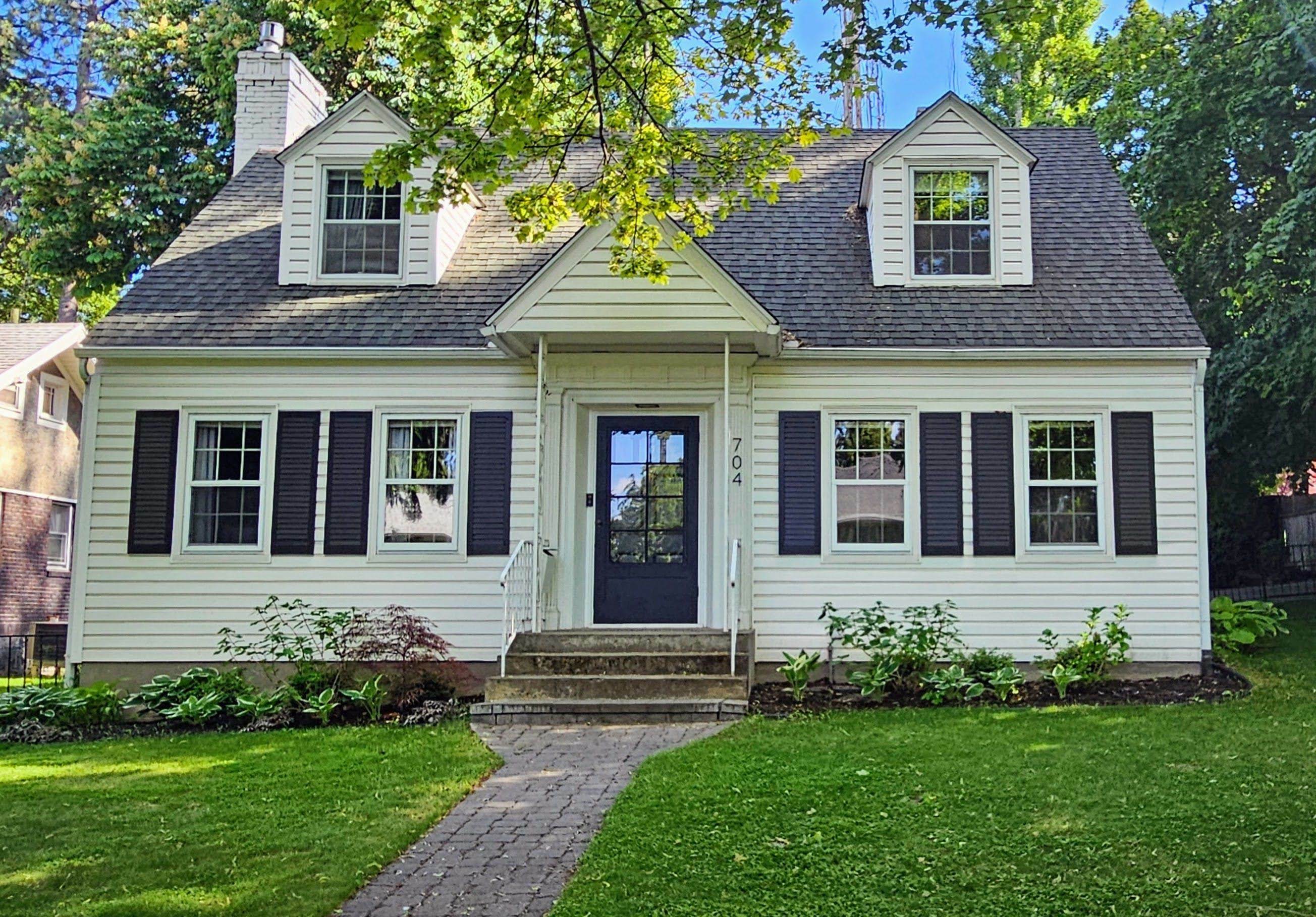Property Photo:  704 E 20th Ave  WA 99203 