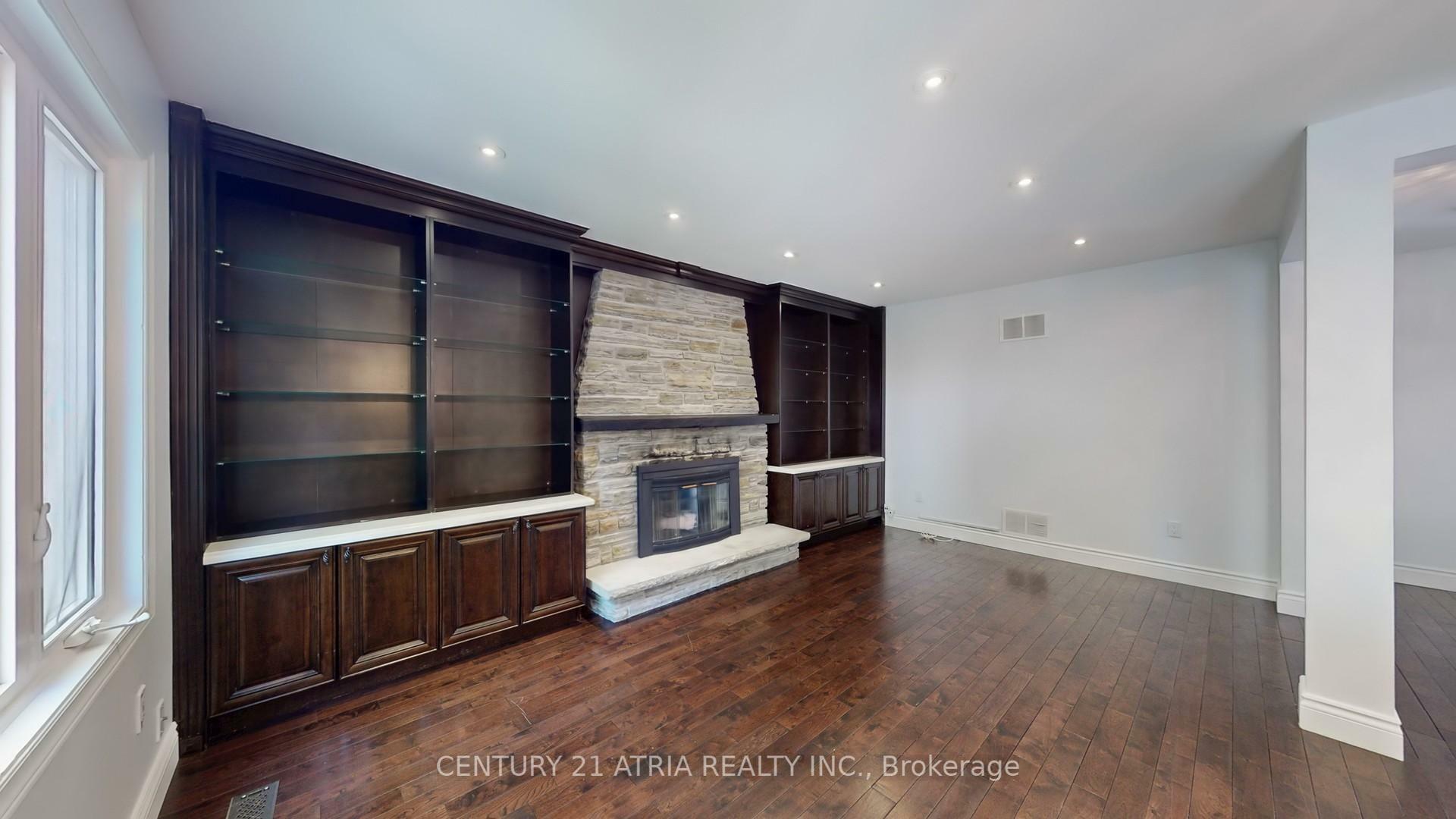 Property Photo: 1483 Royal Oaks Road ON L5H 3R6