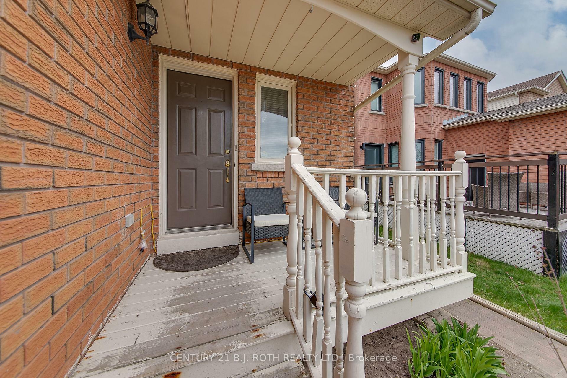 Property Photo: 107 Laidlaw Drive N ON L4N 7R9