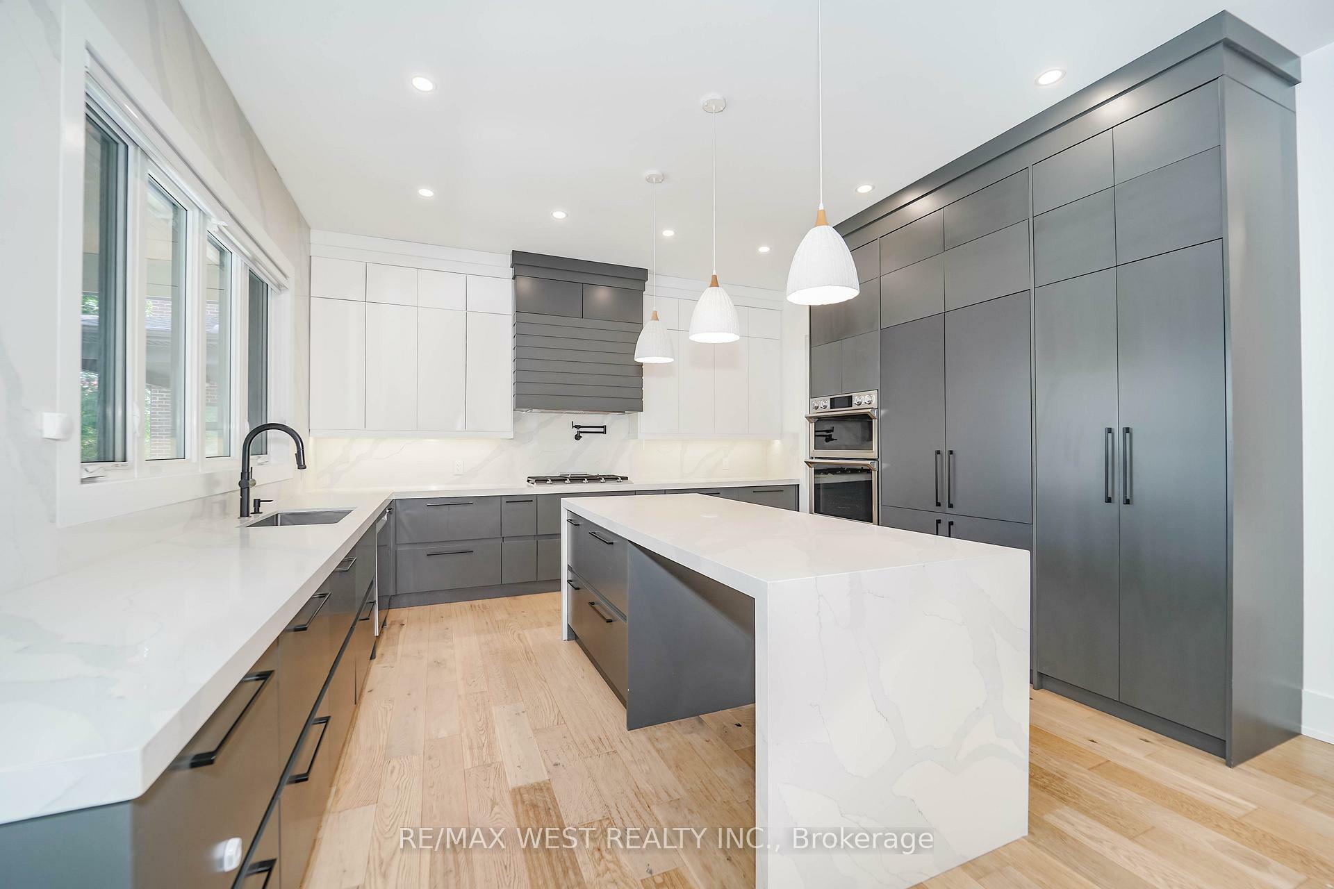 Property Photo:  407 Cochrane Street  ON L1N 5J6 