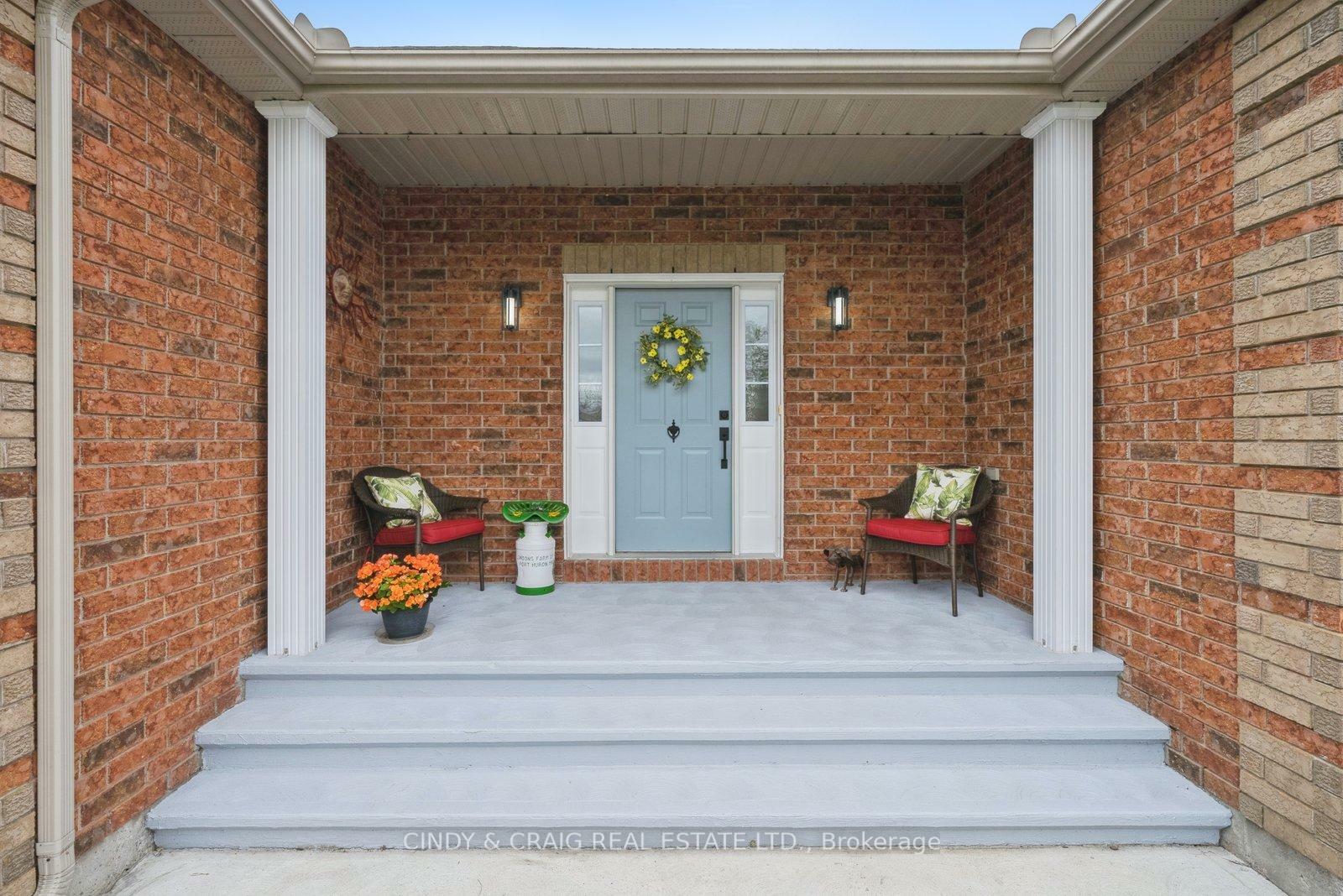 Property Photo: 43 Applewood Drive ON K0L 1L0