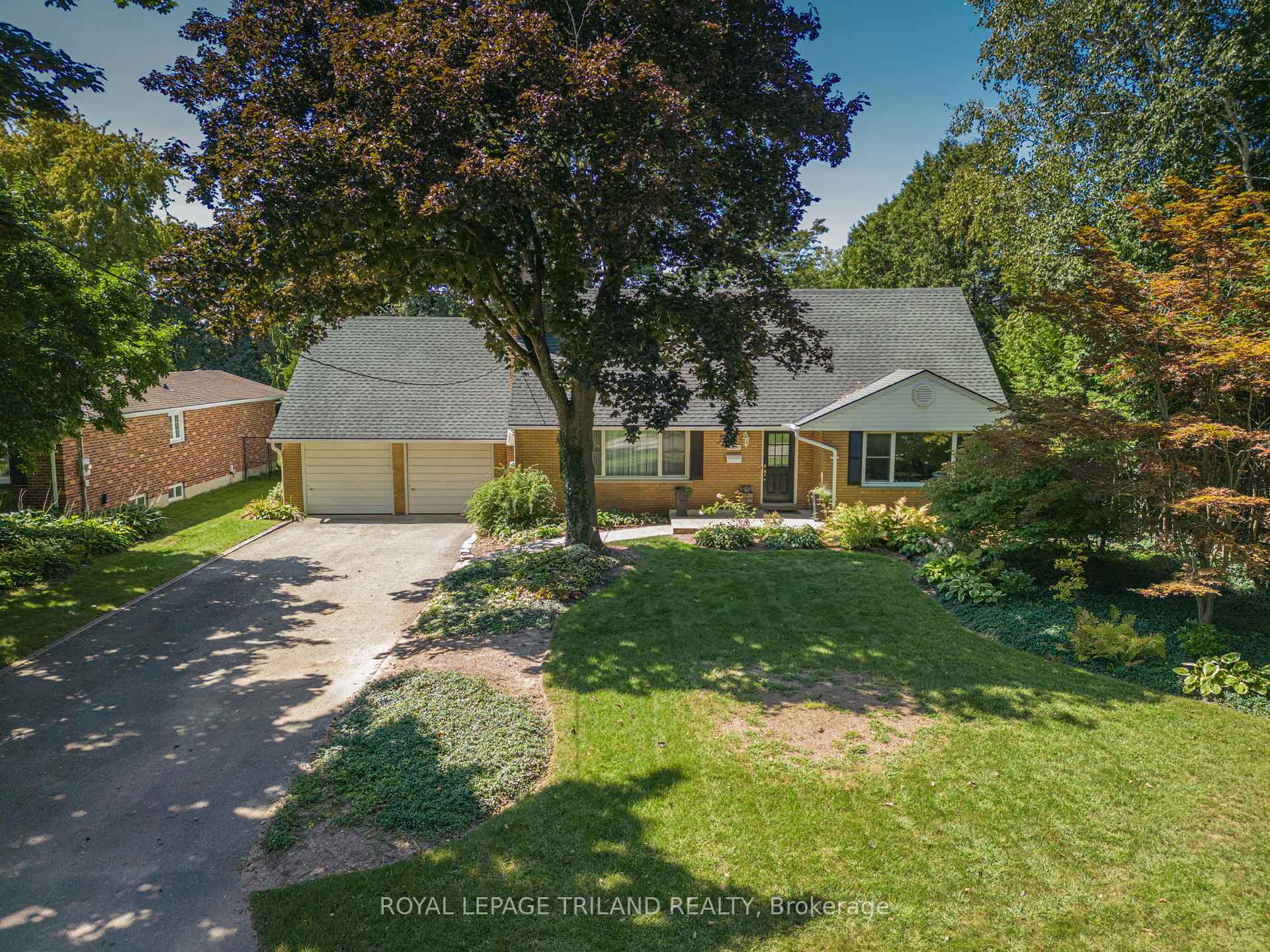 Property Photo: 1631 Kathryn Drive ON N6G 2R7