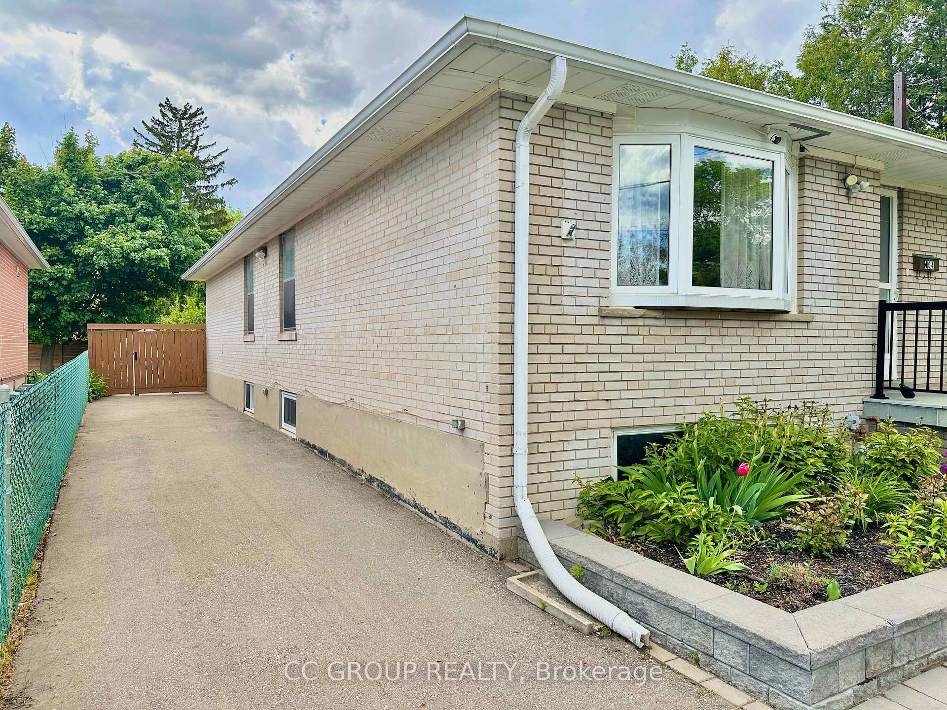 Property Photo: 404 Willowdale Avenue ON M2N 5B1