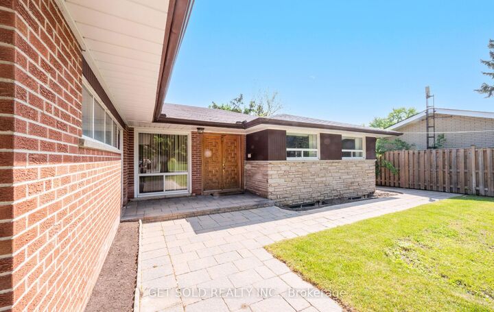 Property Photo:  43 Grovetree Road  ON M9V 2Y4 
