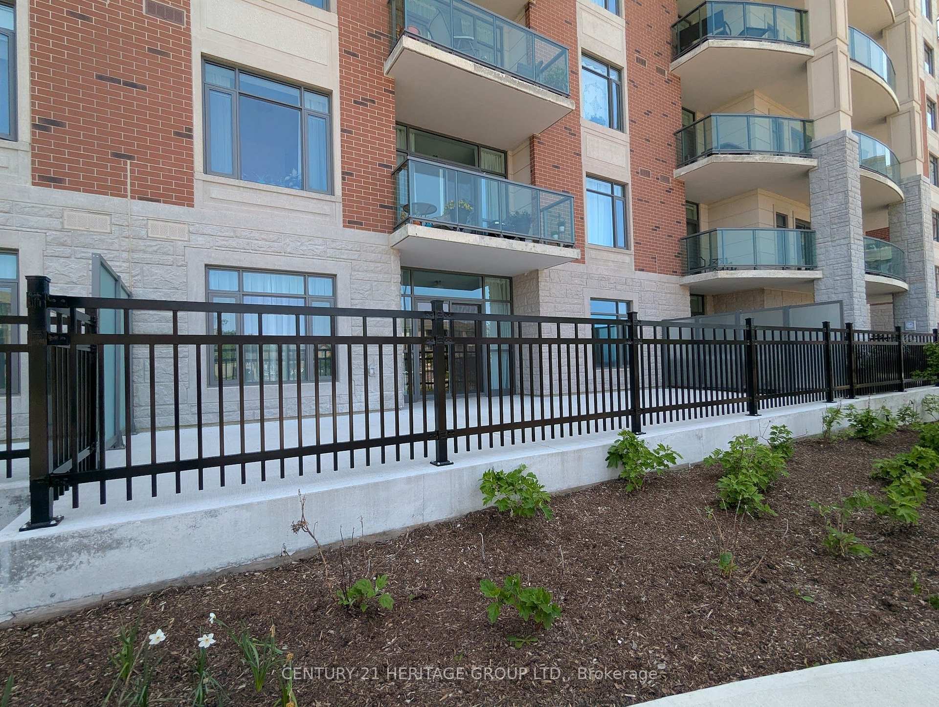 Property Photo: 460 William Graham Drive 115 ON L4G 1X9