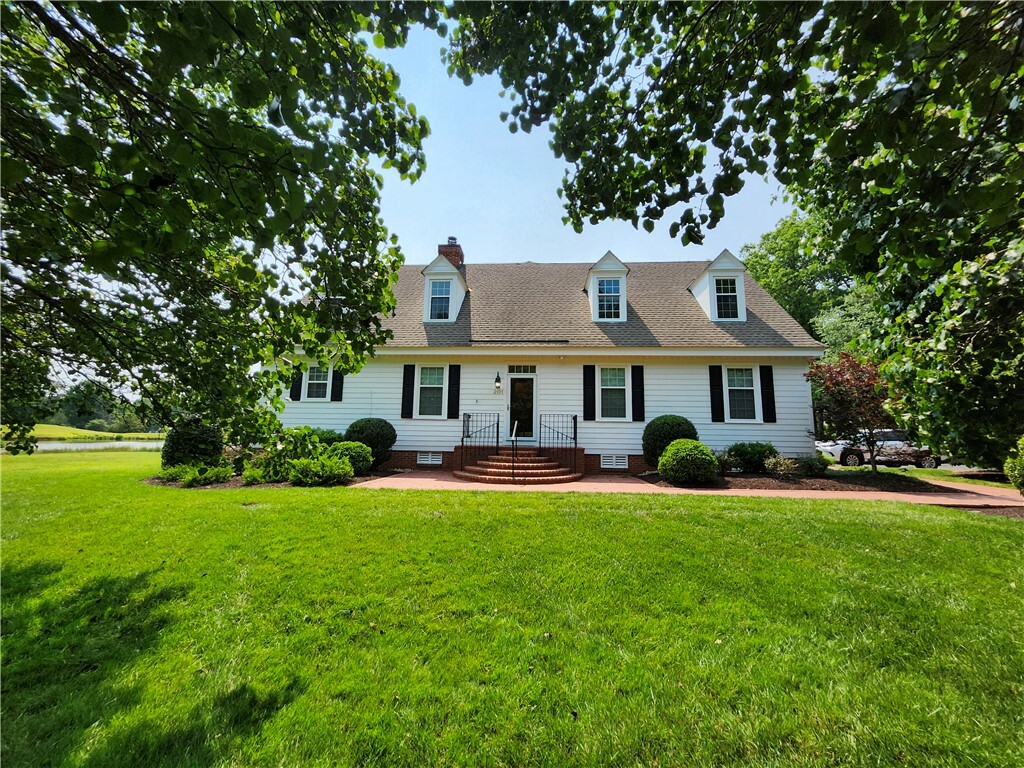 Property Photo: 201 Dogleg VA 20188