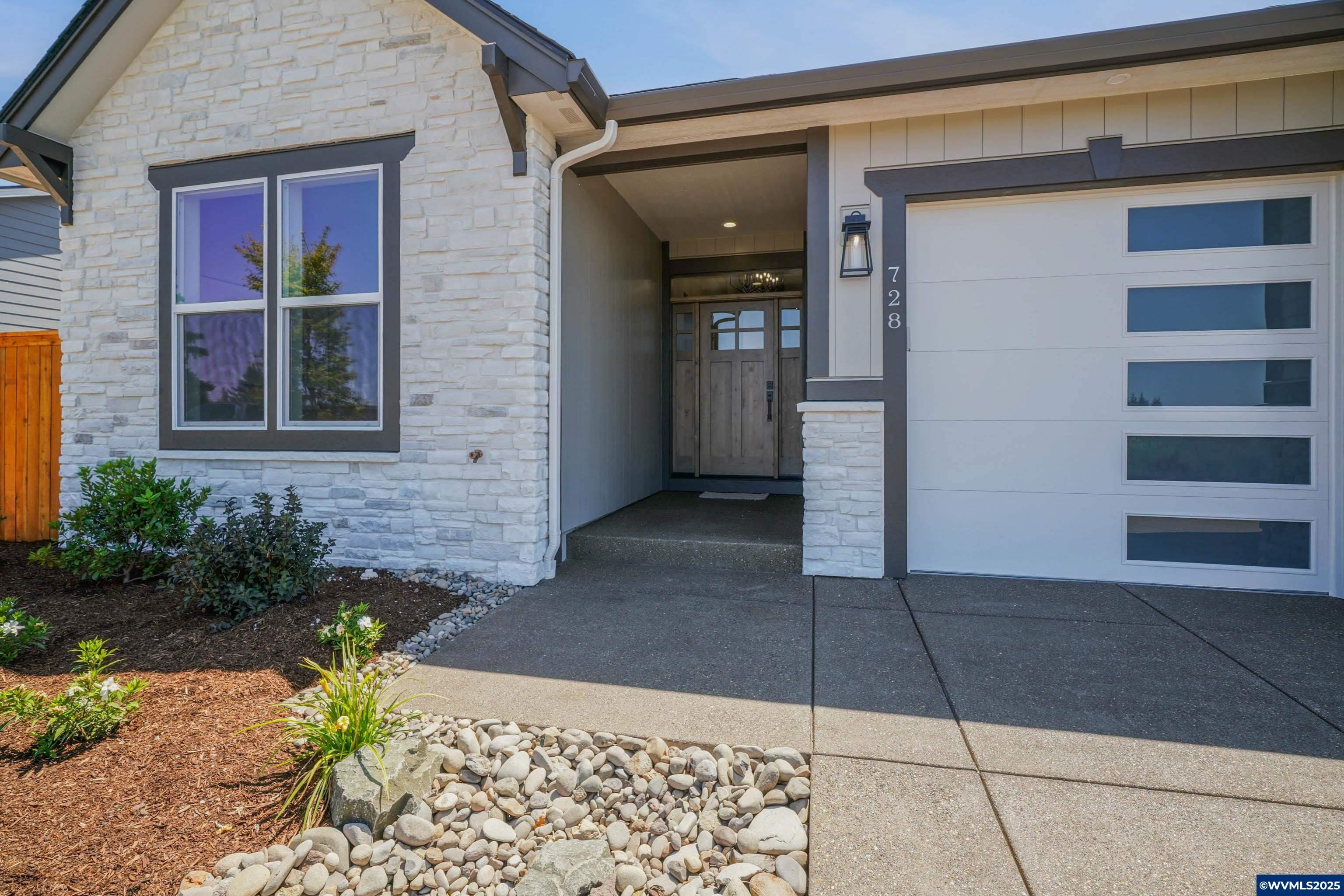 Property Photo: 728 Emily Grace Ln SE OR 97306
