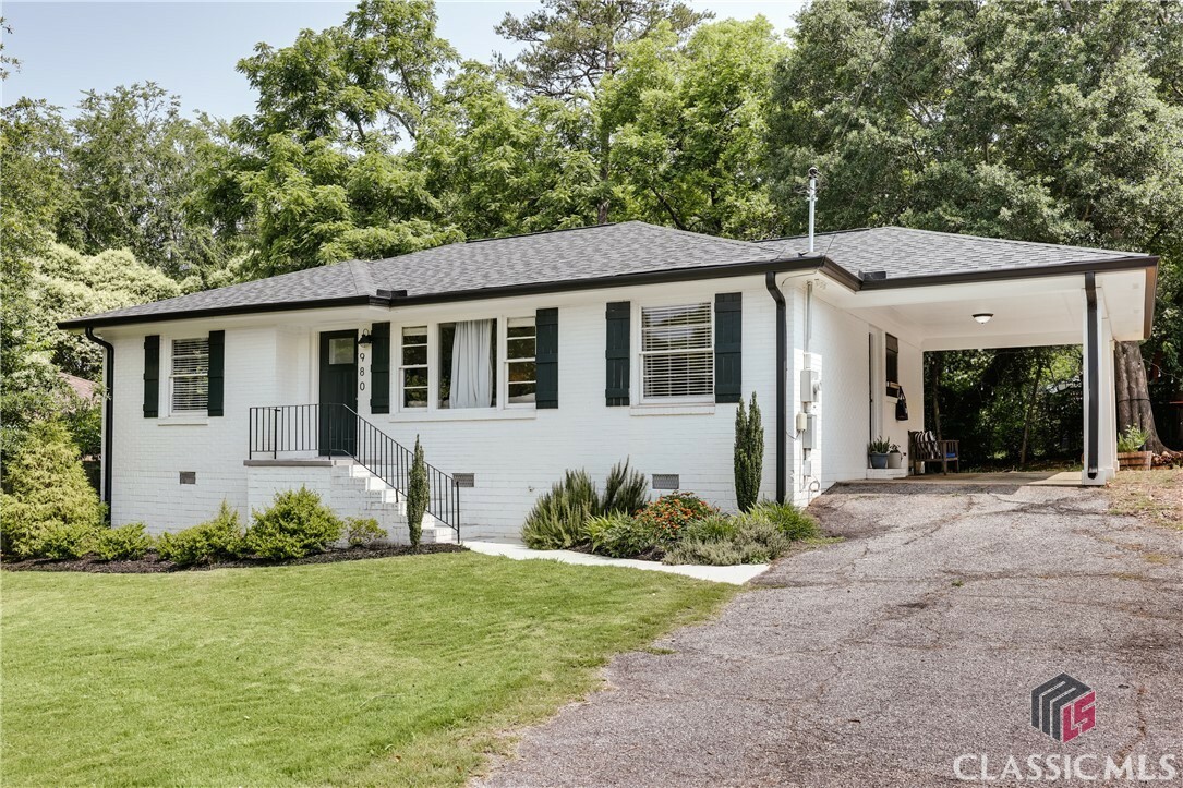 Property Photo: 980 Oglethorpe Avenue GA 30606