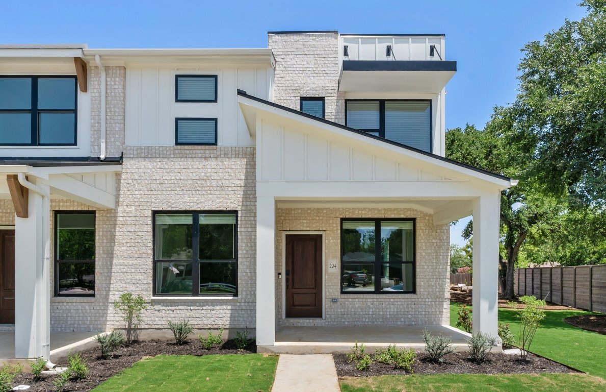 Property Photo: 1280 E Main Street 204 TX 78664