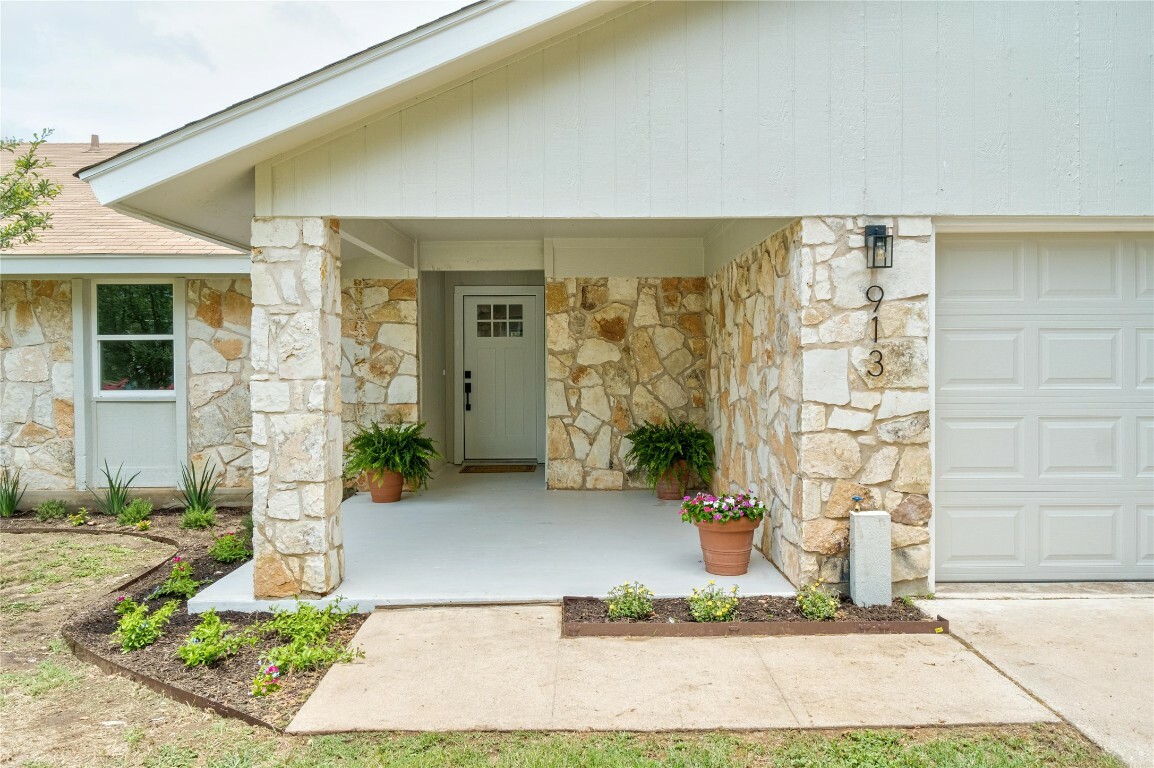 Property Photo: 913 Spring Tree Street TX 78681