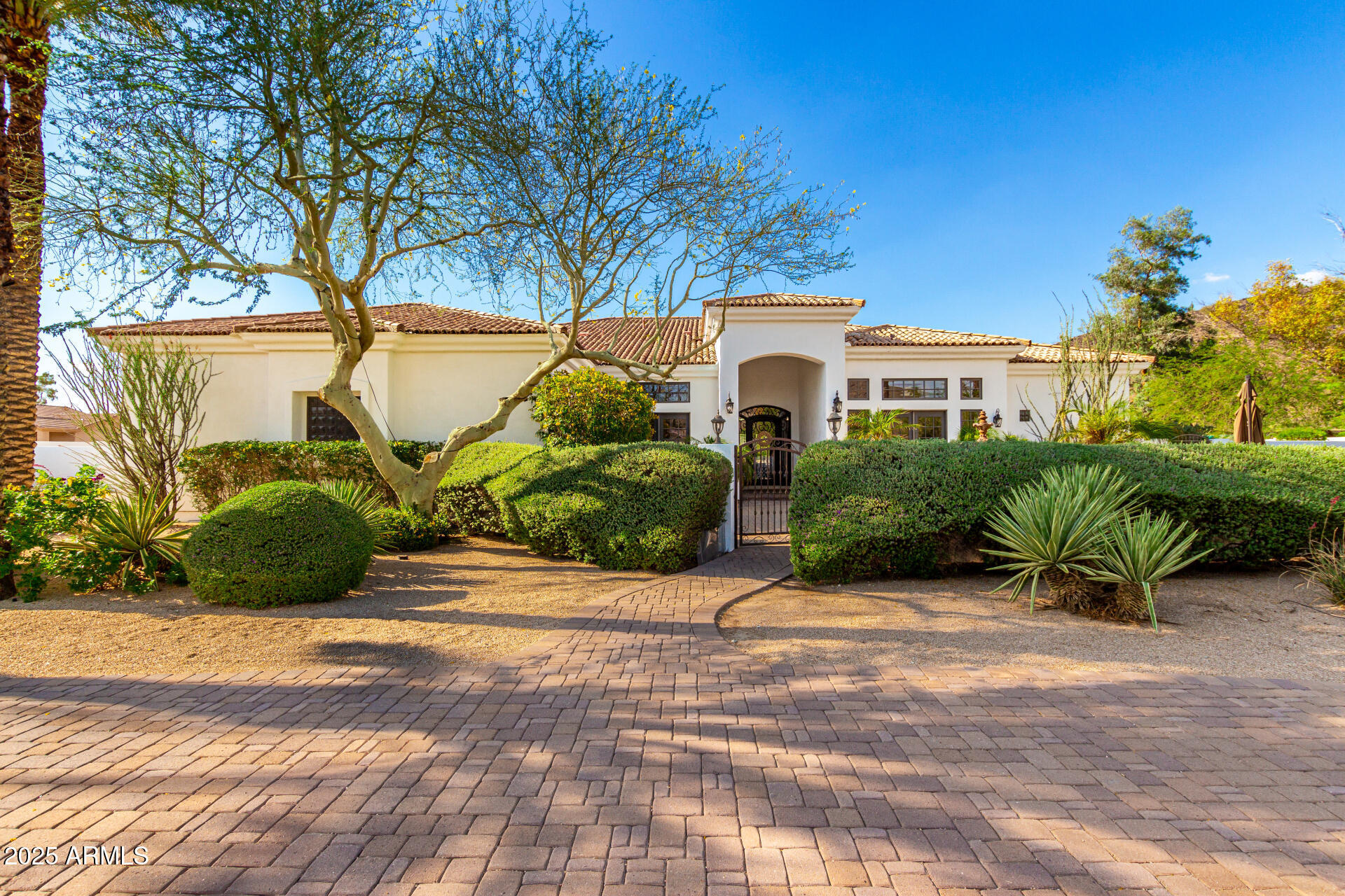 Property Photo: 6308 W Parkside Lane AZ 85310