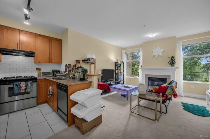 Property Photo: 2083 W 33 Avenue 307 BC V6M 4M6