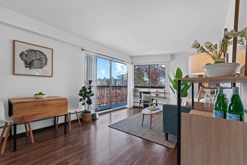 Property Photo: 2330 Maple Street 305 BC V6J 3T6