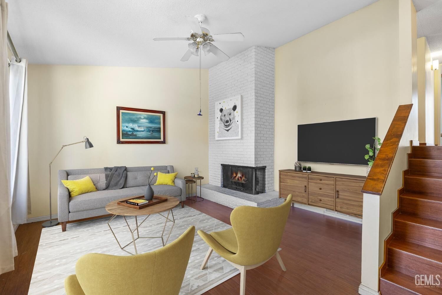 Property Photo: 2801 Oswell Street CA 93306