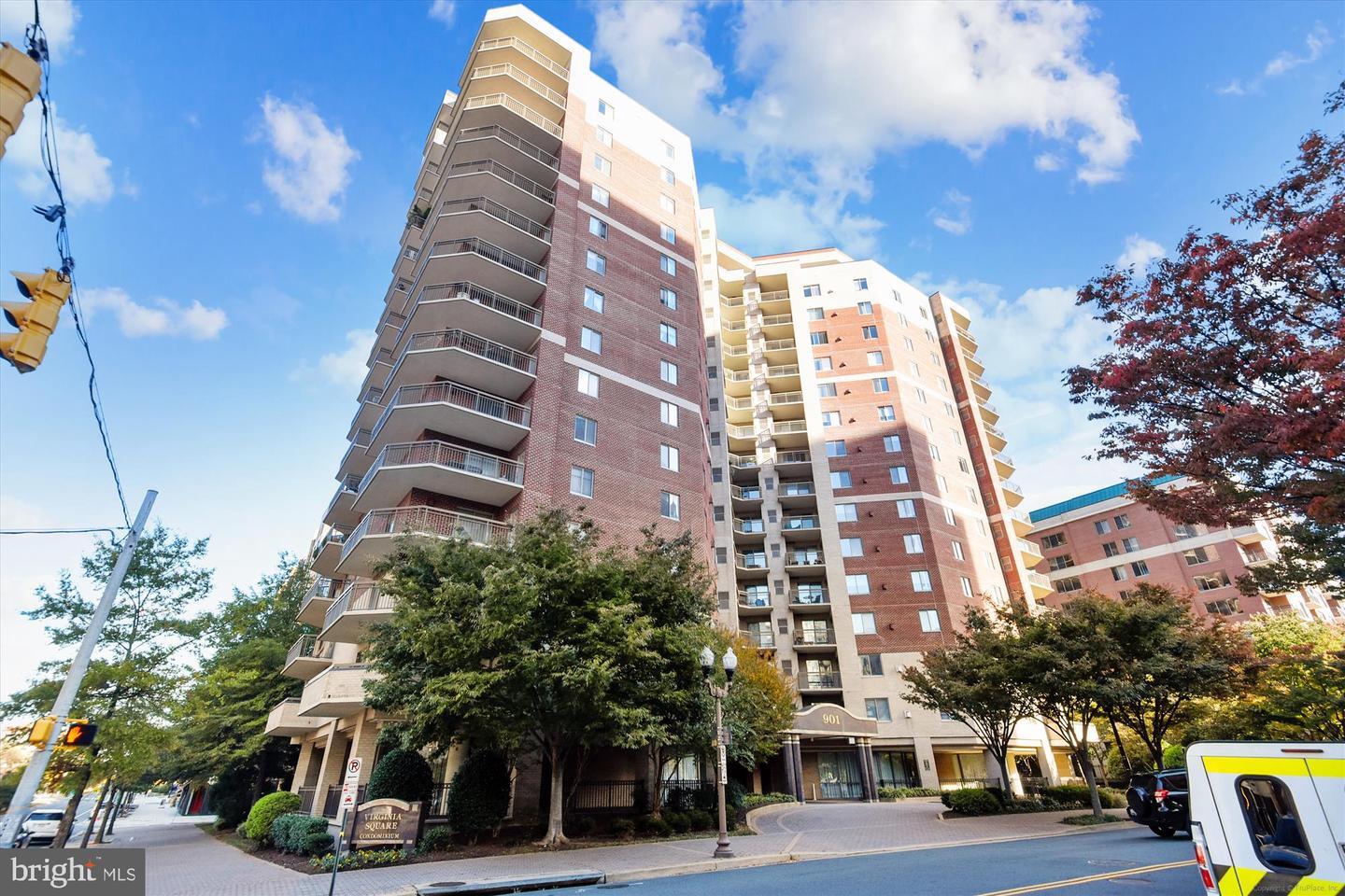 Property Photo: 901 N Monroe Street 801 VA 22201