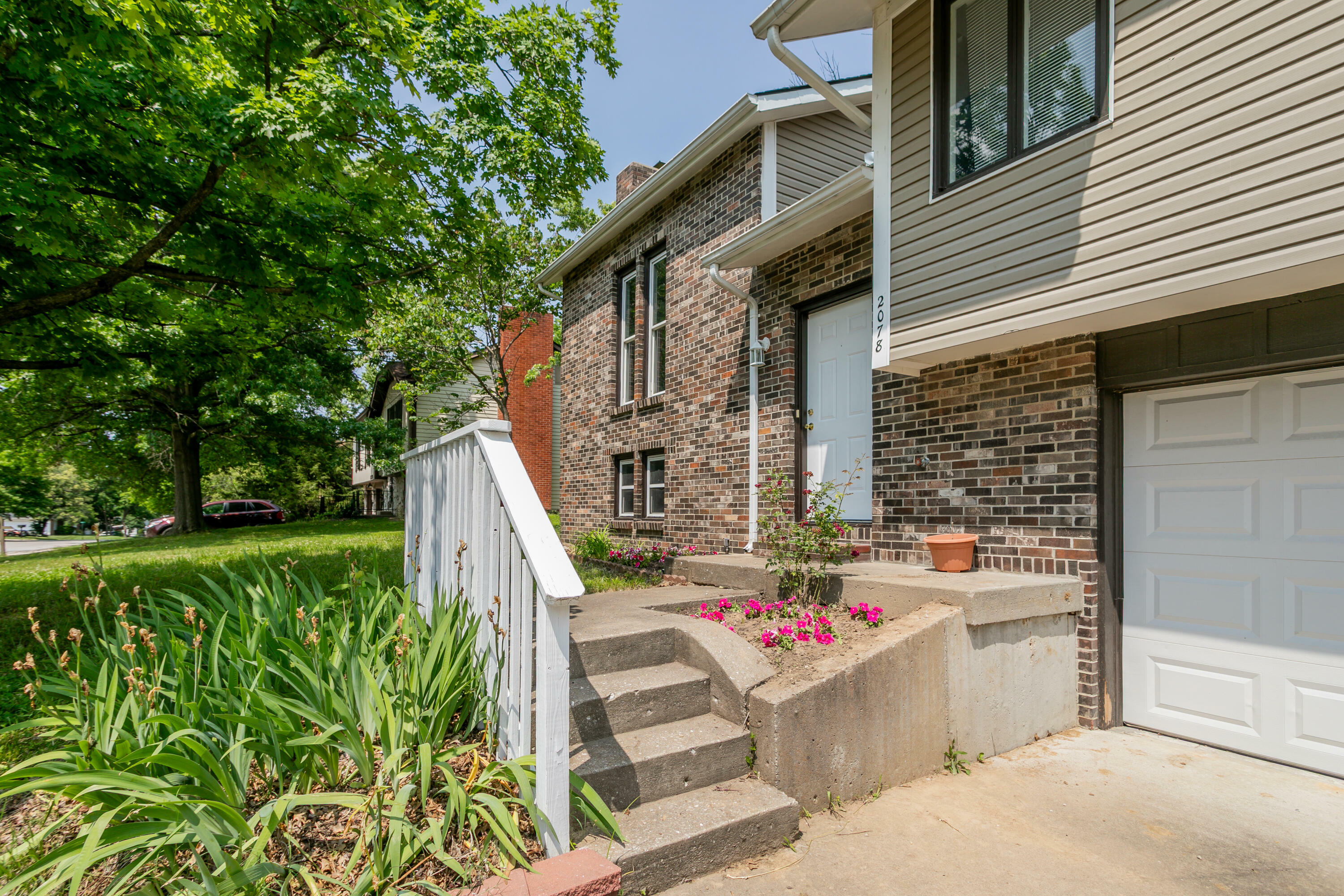 Property Photo:  2078 S El Dorado Dr  MO 65201 