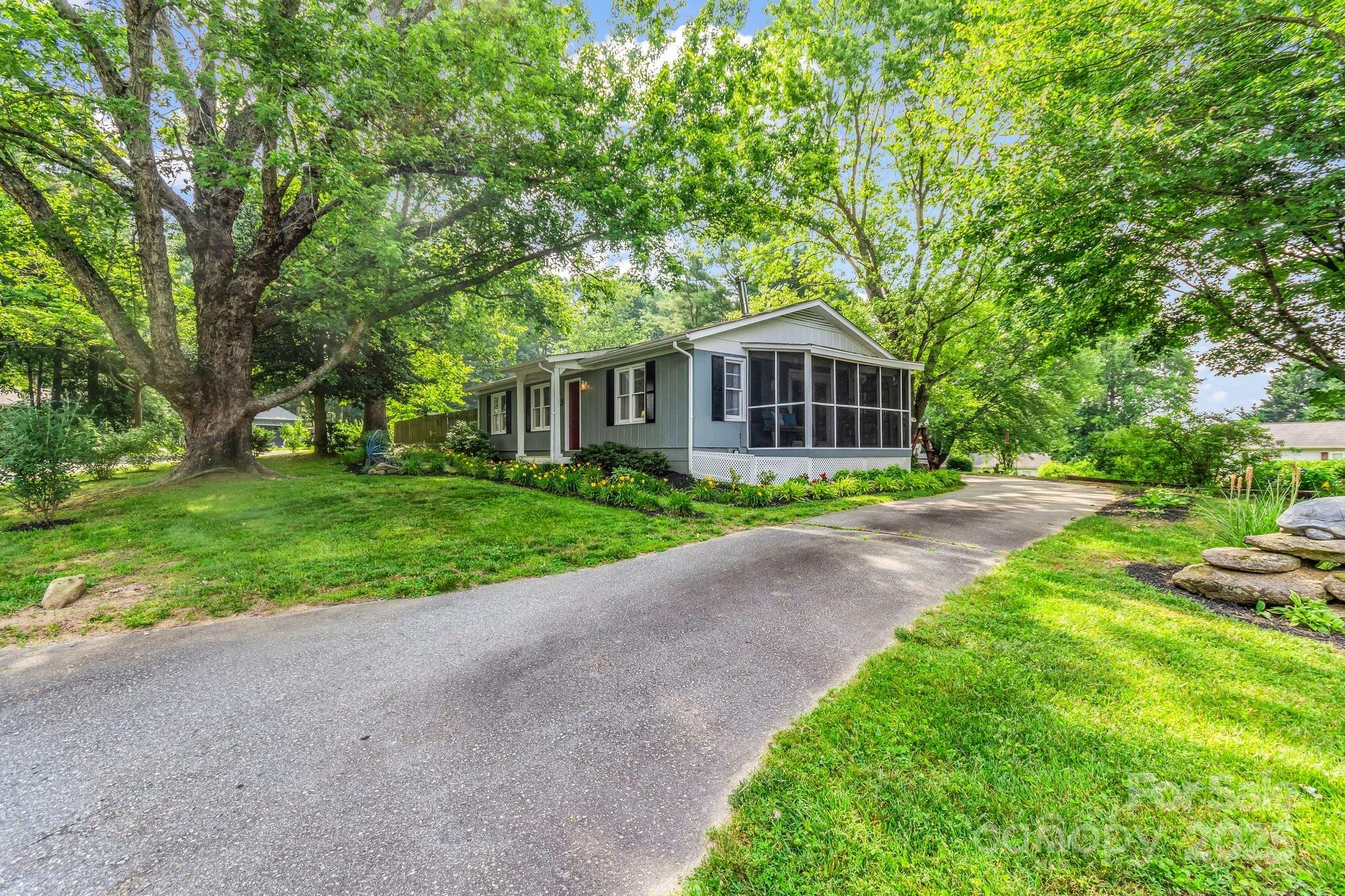 Property Photo: 21 Stoney Nob Drive NC 28792