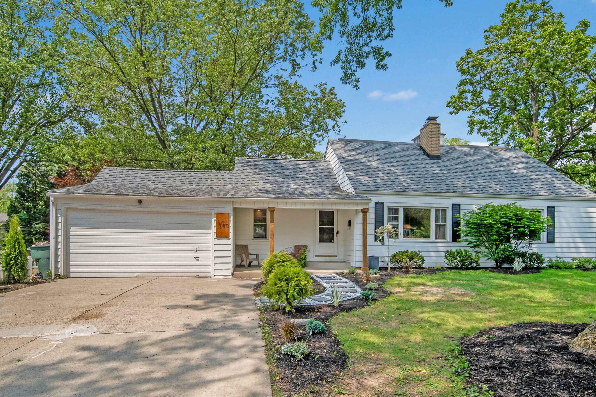 Property Photo: 340 Canyon S Drive OH 43214