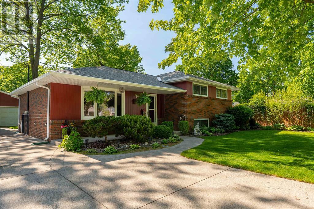 Property Photo: 996 Griffith Road ON N7S 3E7