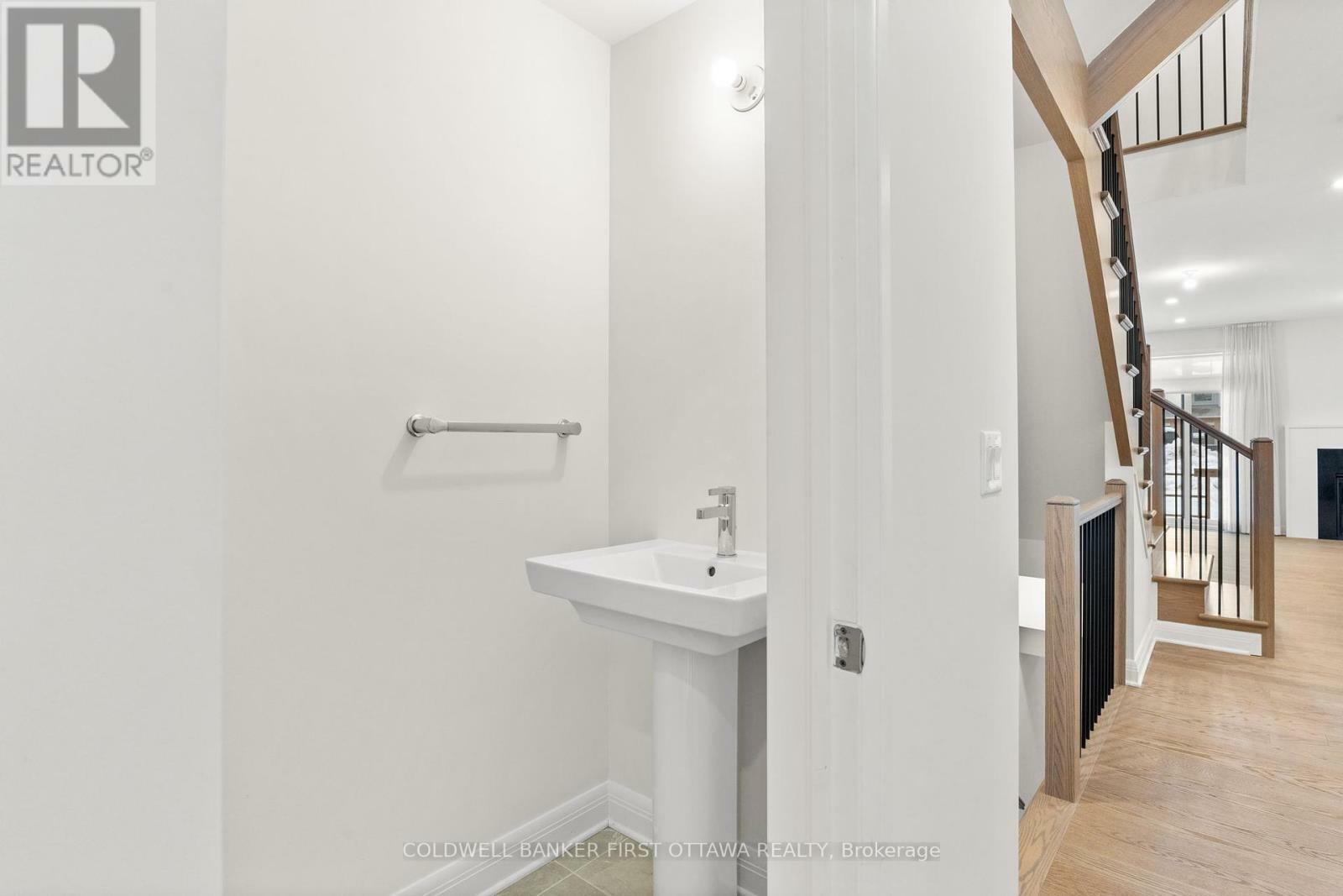 Property Photo: 1322 Whitlow Grass Way ON K2W 0N5