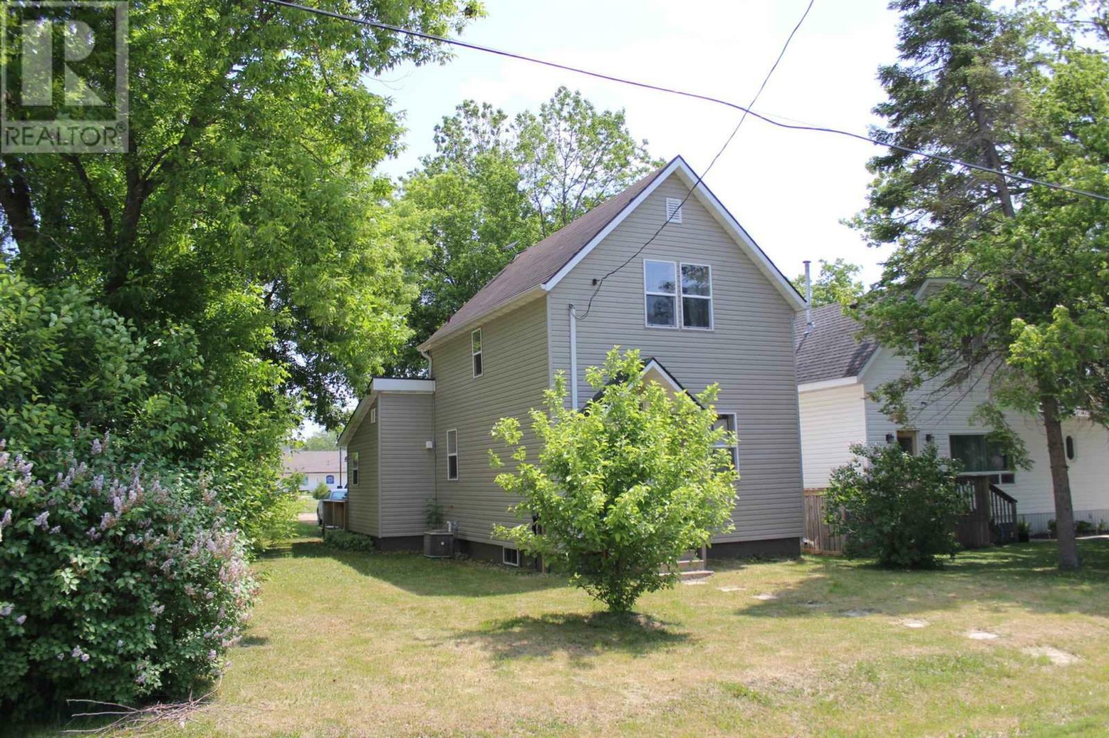 Property Photo:  212 Fifth St  ON P0W 1L0 