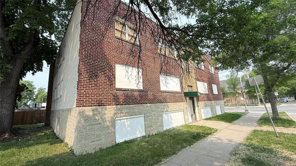 Property Photo:  748 Banning Street  MB R3G 2G2 