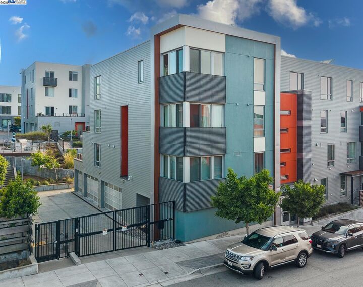 Property Photo: 555 Innes 411 CA 94124