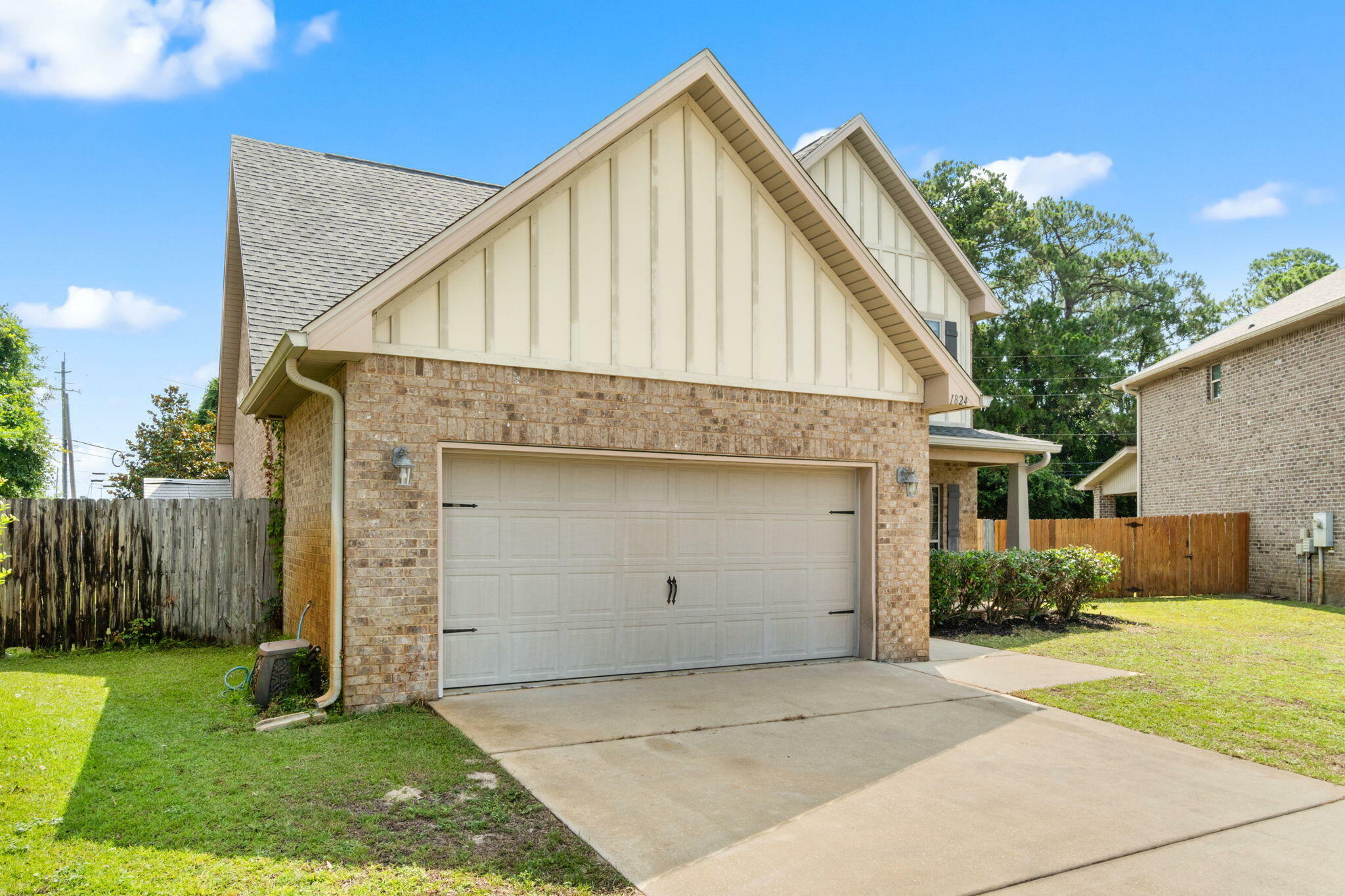 Property Photo: 1824 Lindsey Magnolia Court FL 32566