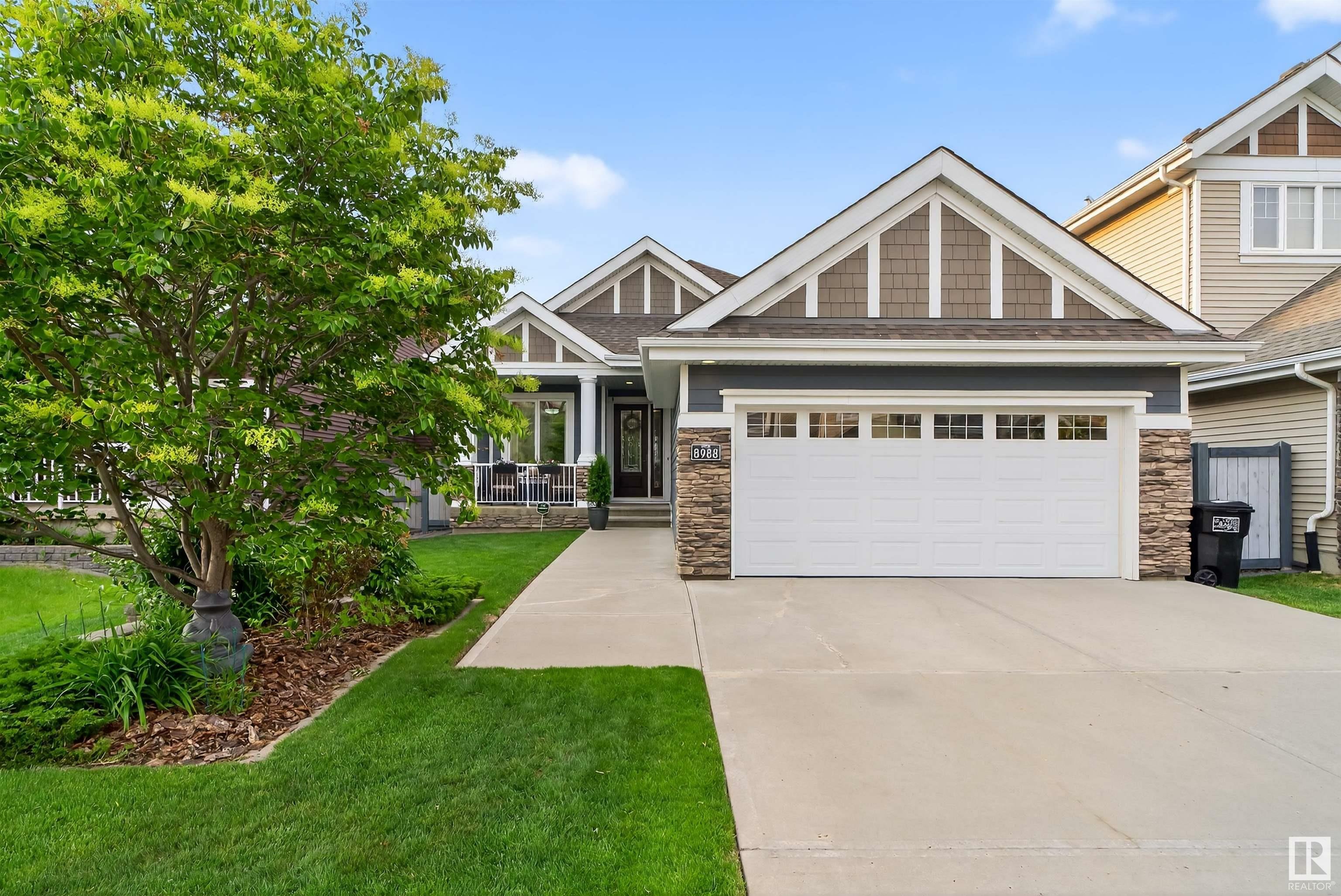 Photo de la propriété: 8988 24 Avenue SW AB T6X 1A6