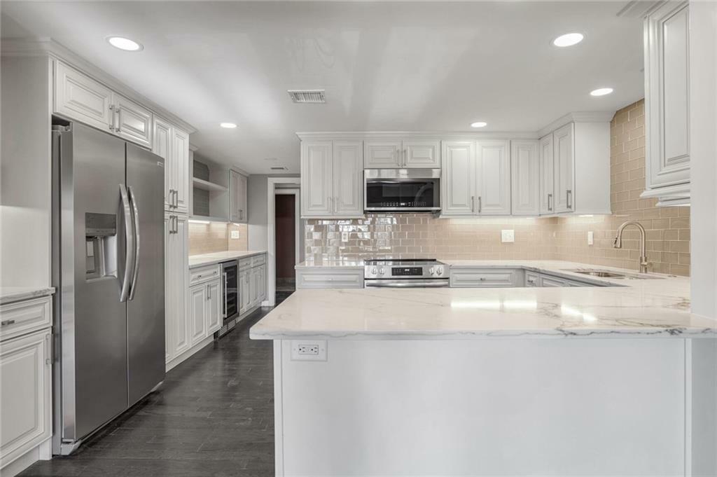 Property Photo: 2769 Peachtree Road NE 10 GA 30305