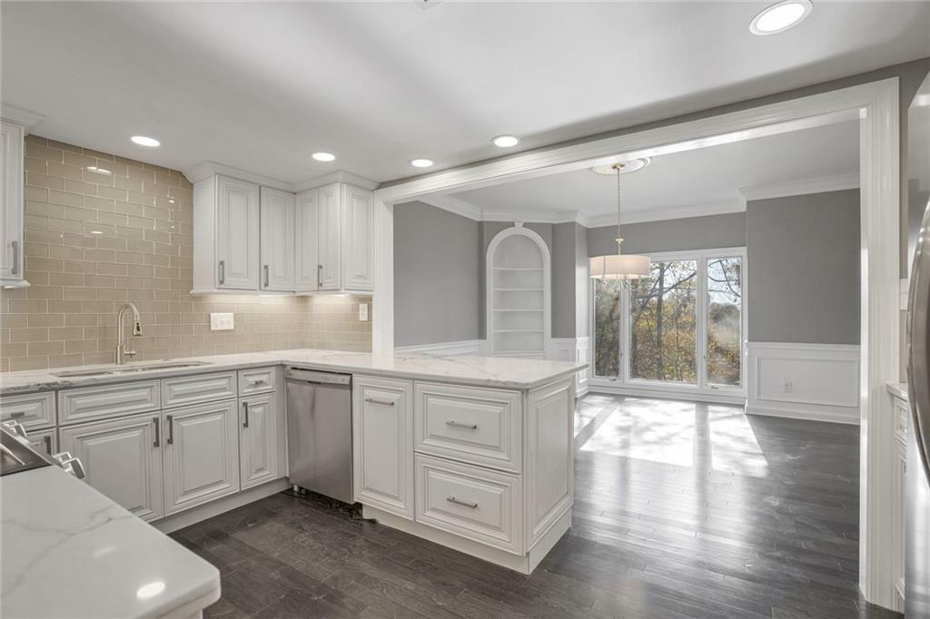 Property Photo:  2769 Peachtree Road NE 10  GA 30305 