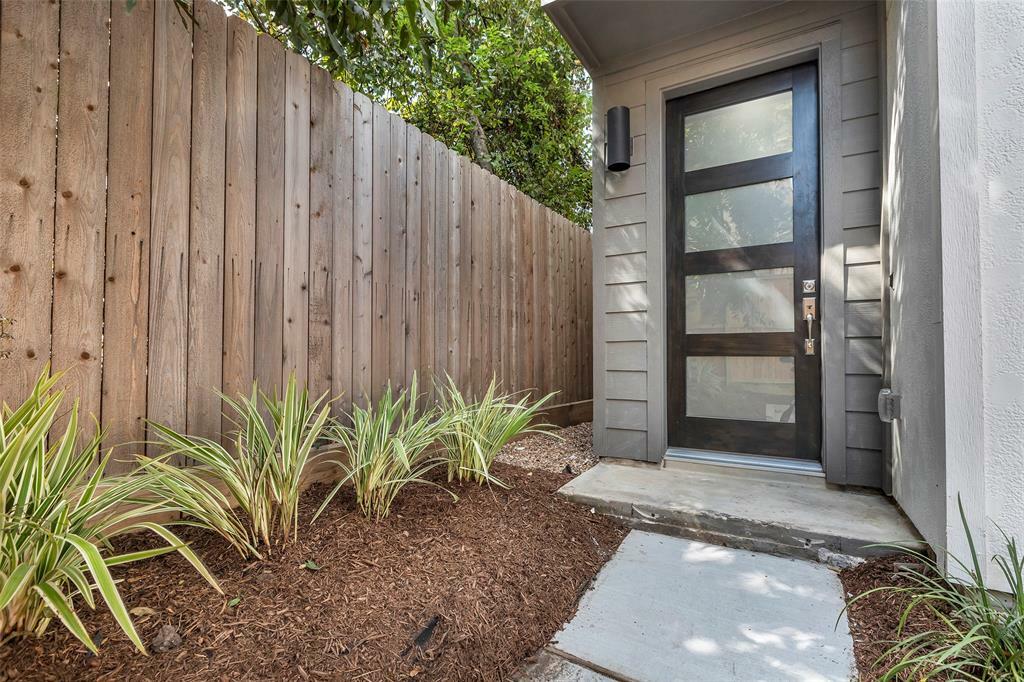Property Photo: 3012 Bell Street TX 77003