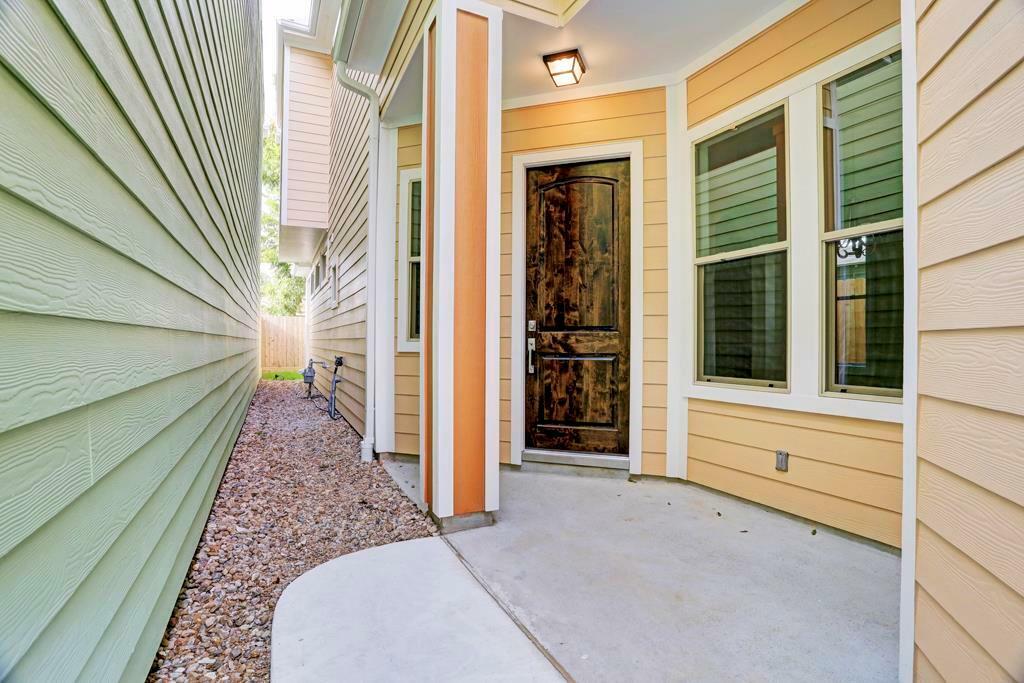 Property Photo: 1126 Robbie TX 77009
