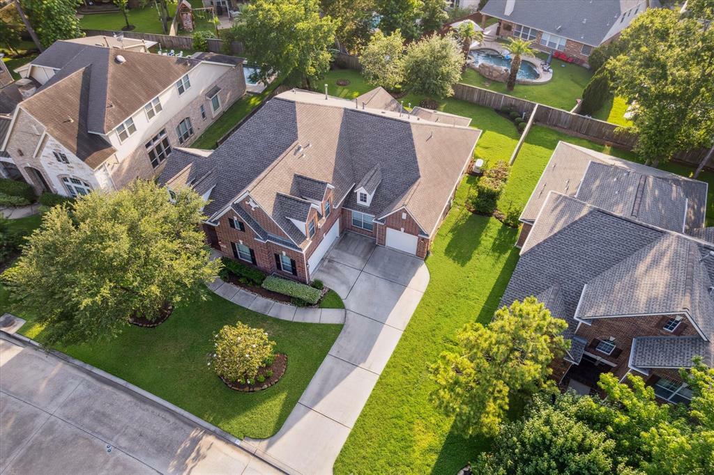 Property Photo: 91 W Hullwood Circle TX 77389