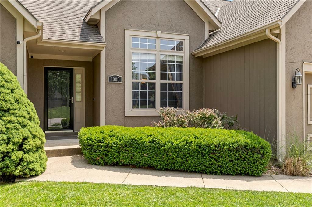 Property Photo:  1009 NE Scenic Court  MO 64064 