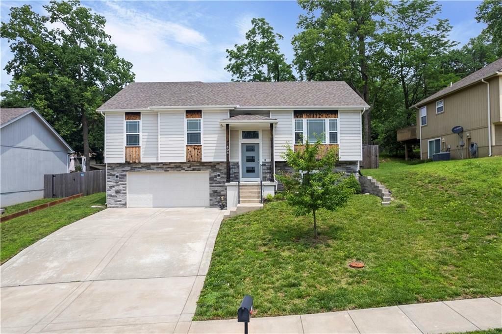 Property Photo:  408 Fairway Road  MO 64012 